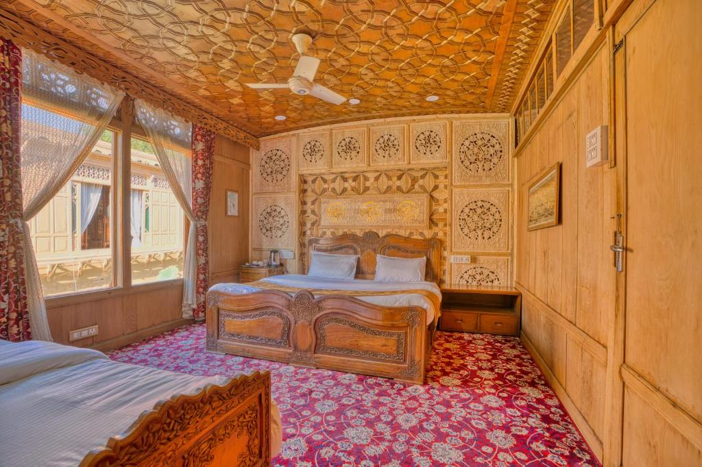 Deluxe Lake View Room